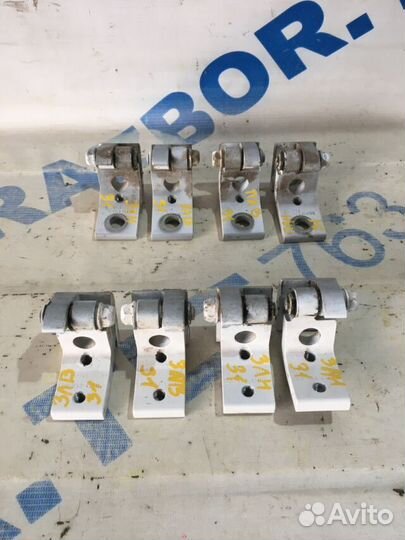 Петля двери skoda octavia A5 1.4 ат лифтбек