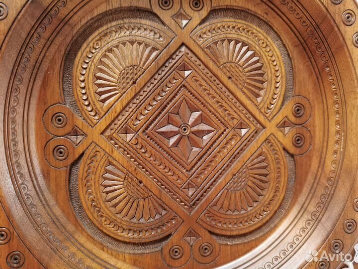 Тарелка резная, настенная, ручная работа. Дерево