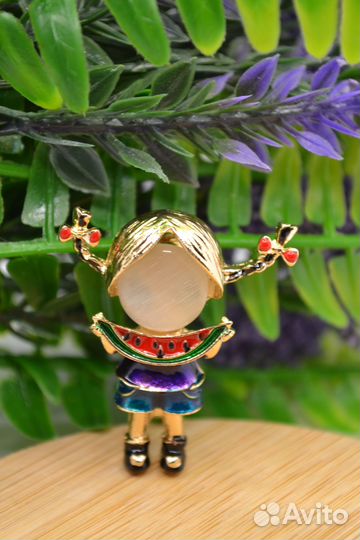 Брошь Девочка