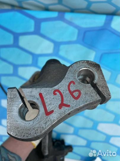 Кулак поворотный передний левый 8K0407253AB