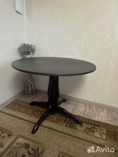 Стол круглый кухонный обеденный, и два стула