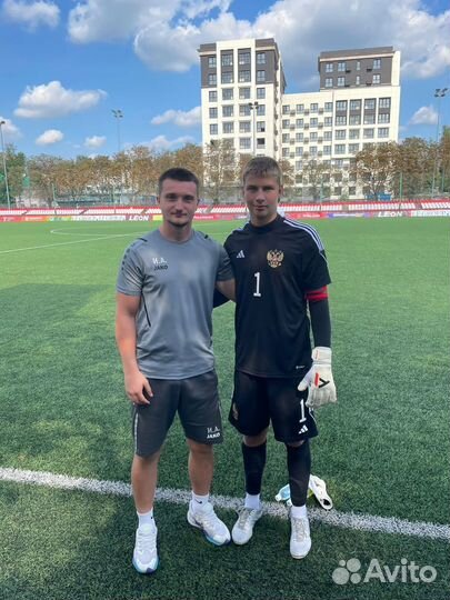 Тренер по работе с футбольными вратарями