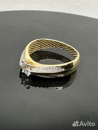 Золотое кольцо 585 пробы с фианитами
