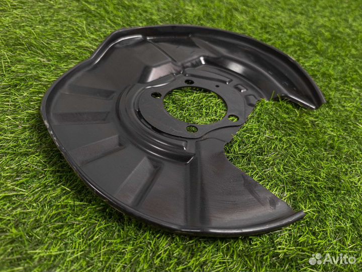 Пыльник диска тормозного задний левый Toyota Rav4