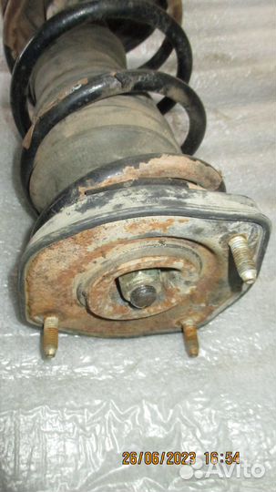 Стойка задняя левая Toyota Corolla E10 Пер Прив