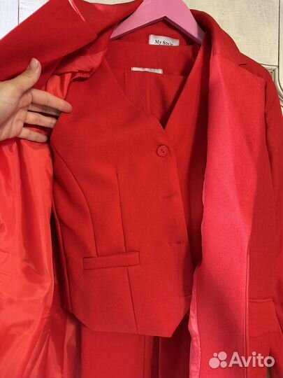 Костюм тройка женский красный 42-44