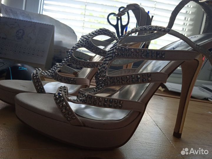 Босоножки женские