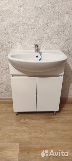 Раковина с тумбой + смеситель