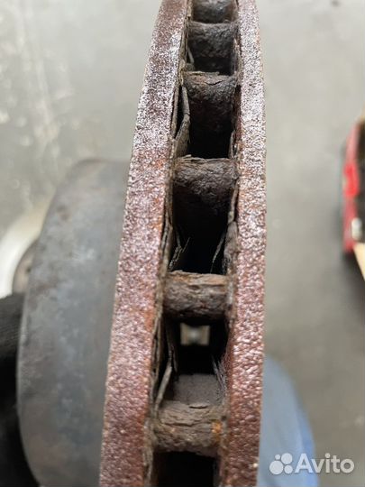 Диски тормозные и колодки на BMW E-60