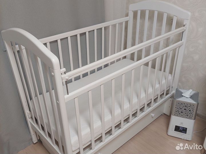 Детская кровать с универсальным маятником