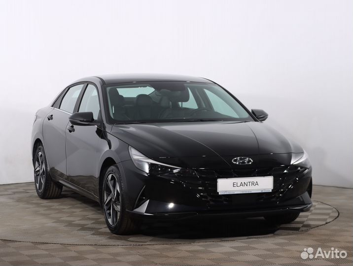 Hyundai Elantra, 2022