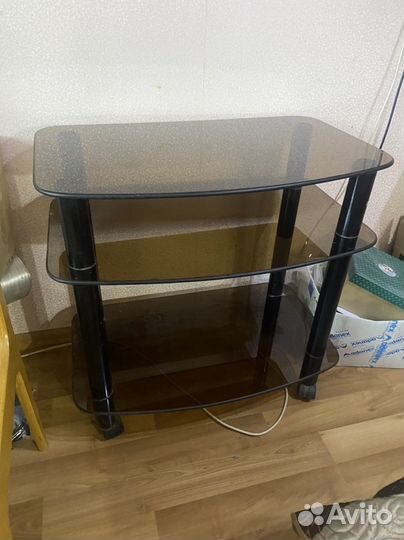 Стол стеклянный под телевизор