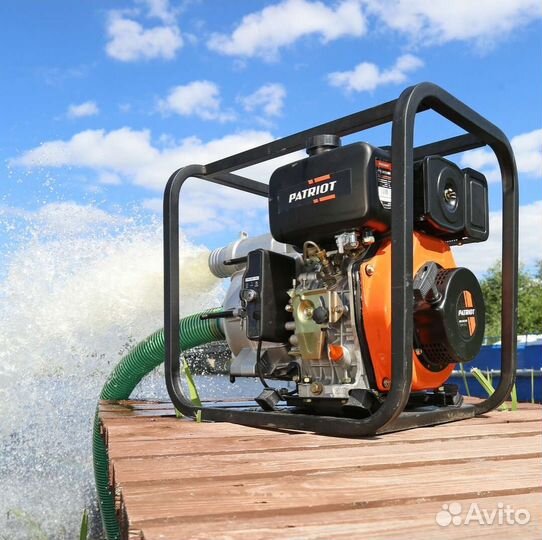 Откачка воды мотопомпой