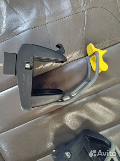 Крепление для лыж на крышу автомобиля