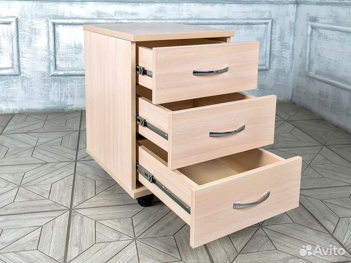 Офисная мебель новая. Письменный стол. Тумба