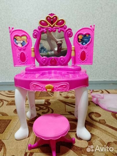 Детский туалетный столик, трюмо