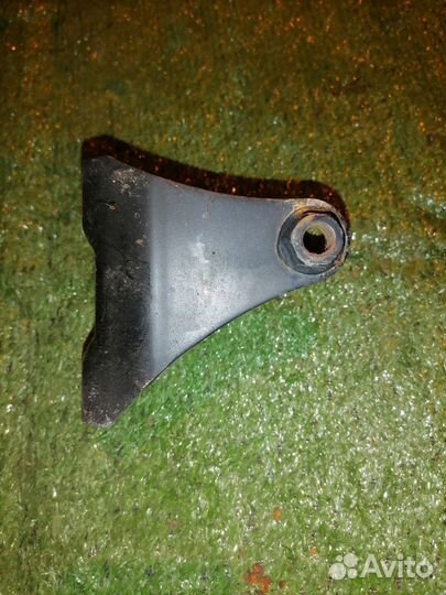 Кронштейн опоры двс задний 12321-28220 Toyota Esti