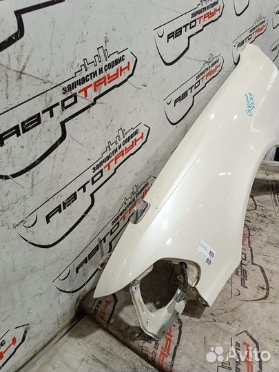 Крыло toyota mark II GX100 GX105 JZX100 JZX101 JZX105 LX100 538022A430 переднее левое белый, 051 S37