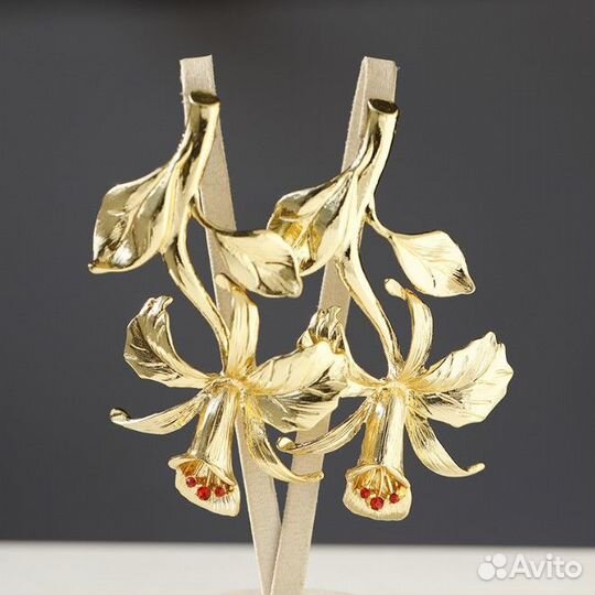 Крупные стильные серьги цветы