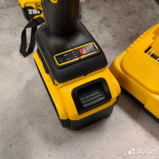 Гайковёрт DeWalt 350 Нм 20V ударный аккумуляторный