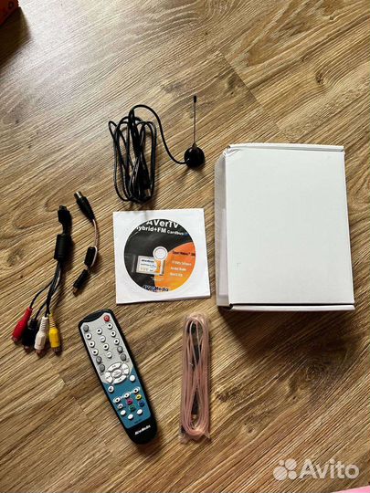 Тв-тюнер AverTV Hybrid+FM Cardbus