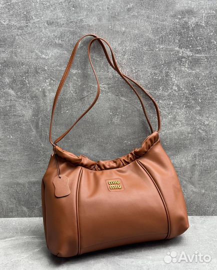 Сумка от бренда Miu Miu из натуральной кожи