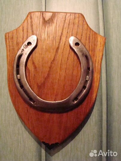 Панно подкова на удачу. Щит Ф. С. Б