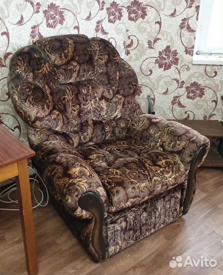 Мягкая мебель диван и два кресла бу