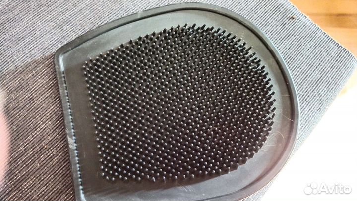 Перчатка для вычесывания шерсти животных