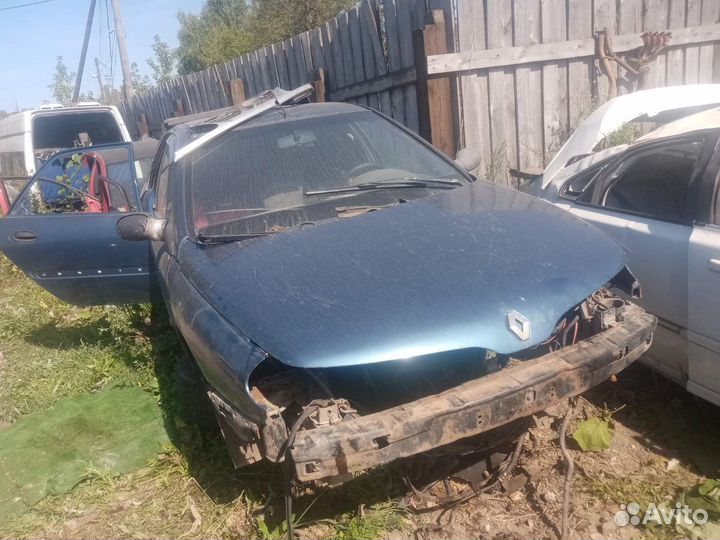 Чашка опорная Renault Laguna 1