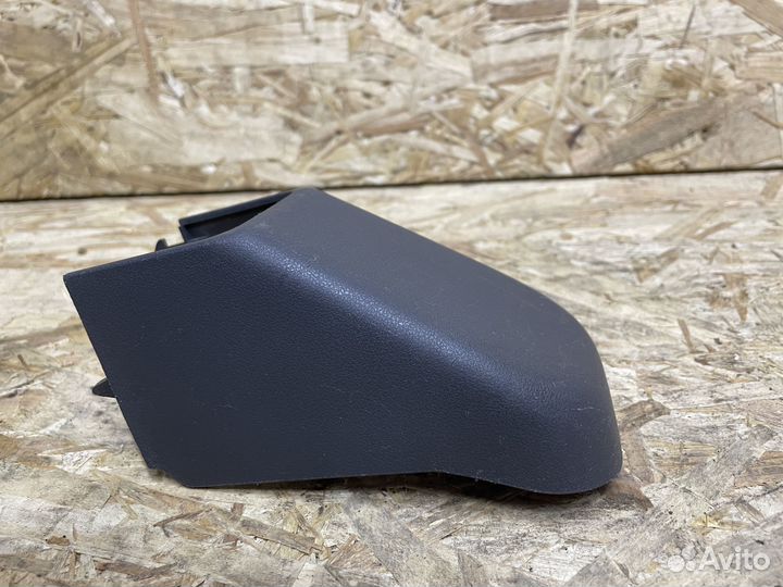 Передняя заглушка сиденья Toyota Prado 120