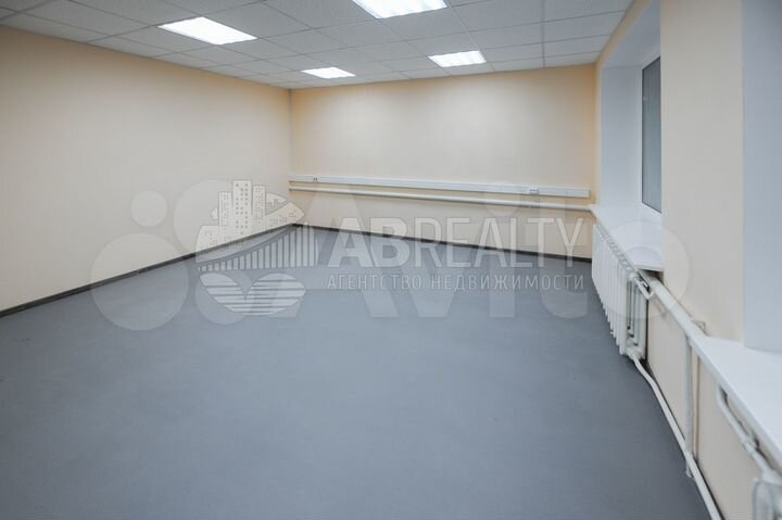 2-этажное Здание 785 м² с парковкой