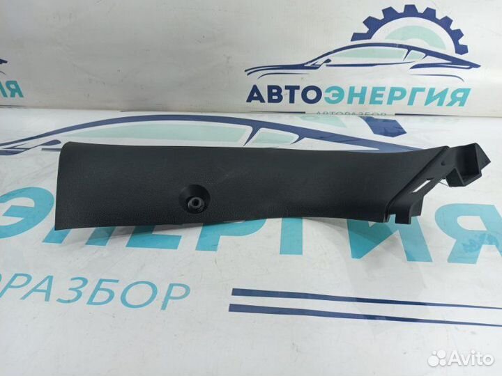 Обшивка крышки багажника задняя правая Geely