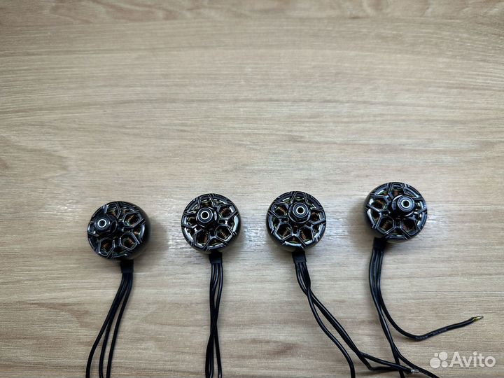 Xing2 2207 1750kv моторы