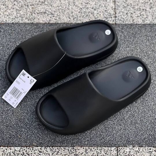 Тапки Adidas Yeezy Slide