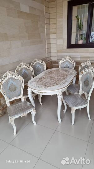 Стол и стулья