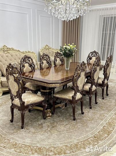 Стол обеденный. В наличии