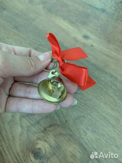 Колокольчик на выпускной, заколка