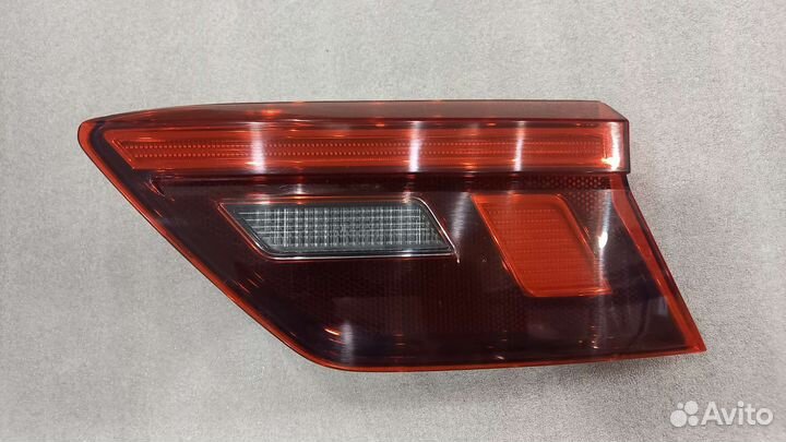 Фонарь задний правый внутрений VW Tiguan 2 LED б/у