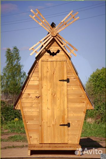 Уличный туалет деревянный KEY673