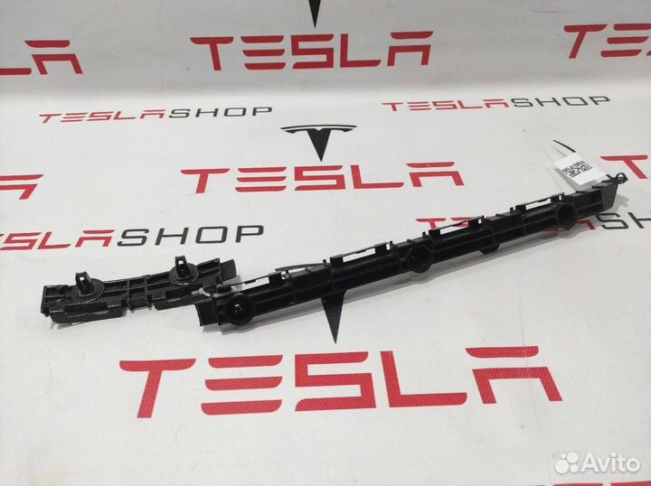 Кронштейн крепления бампера заднего правый Tesla
