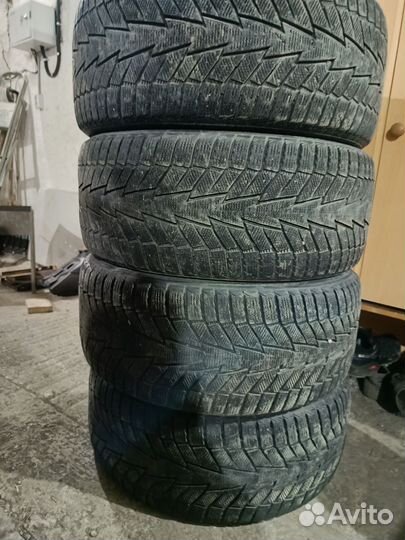 Hankook Winter I'Cept IZ2 255/40 R19