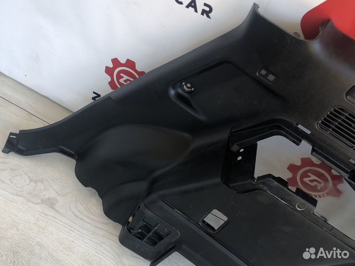 Toyota Highlander Обшивка багажника