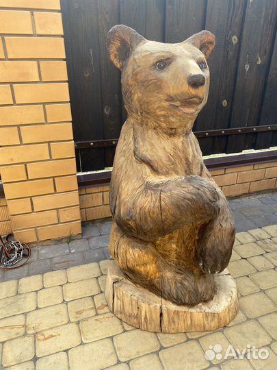 Резной медведь из дерева