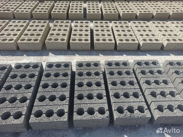 Блок строительный стеновой