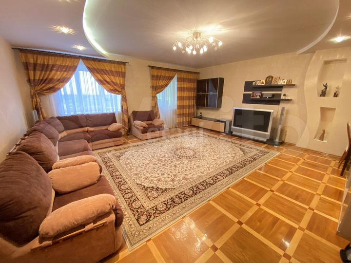 4-к. квартира, 135 м², 7/10 эт.