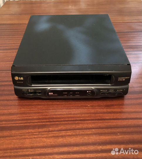 Видеомагнитофон LG W142W