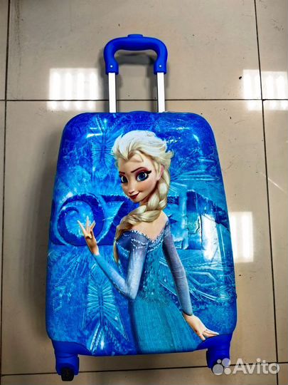 Детский чемодан на колесиках