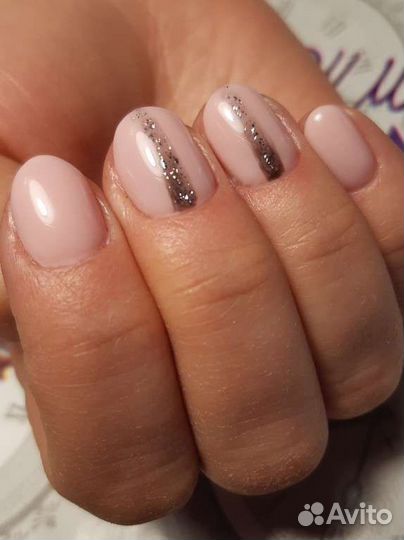 Модель на маникюр