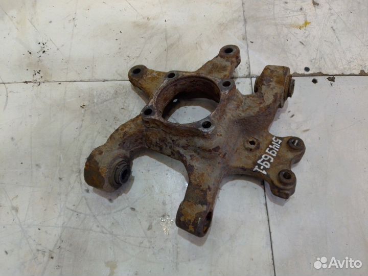 Кулак поворотный задний правый 4WD 2.4